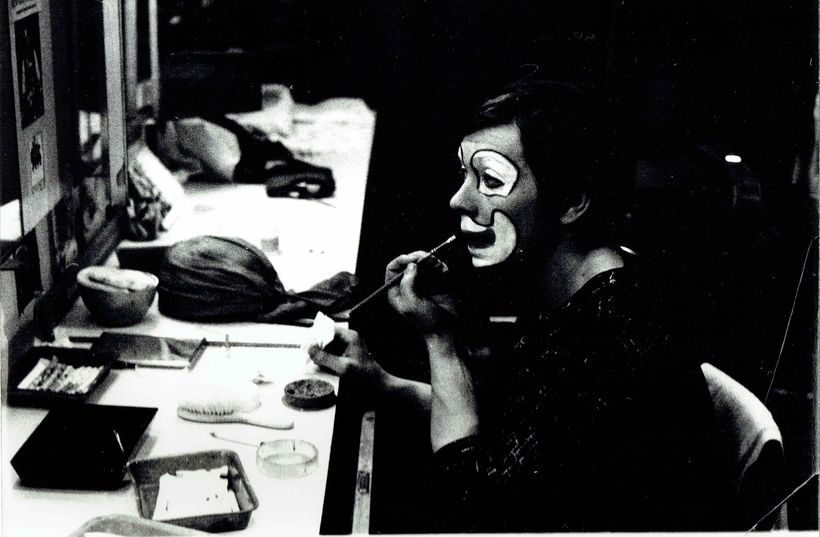 V zákulisí před představením Kouzelného cirkusu. Foto: archiv ND.